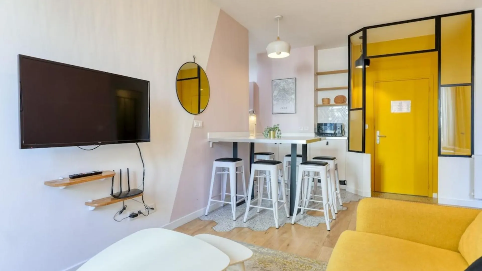 Pink Design 2Bdr Flat In The Heart Of Bastille Paris 0*,  França