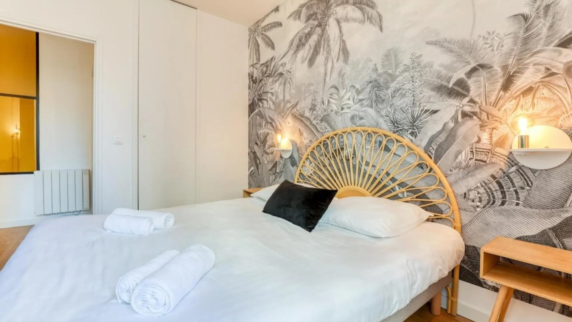 Pink Design 2Bdr Flat In The Heart Of Bastille Paris 0*,  Frankrig