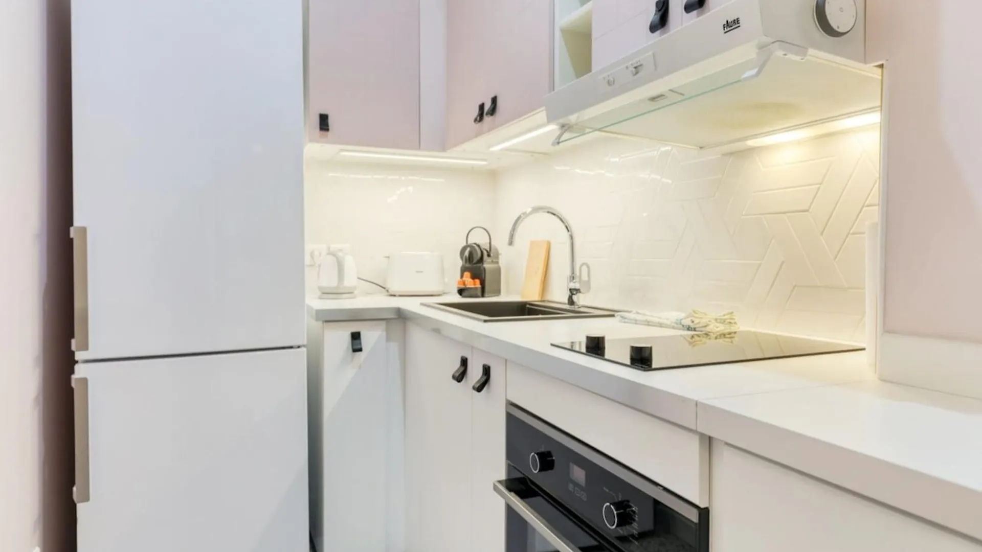 Pink Design 2Bdr Flat In The Heart Of Bastille Paris Apartment