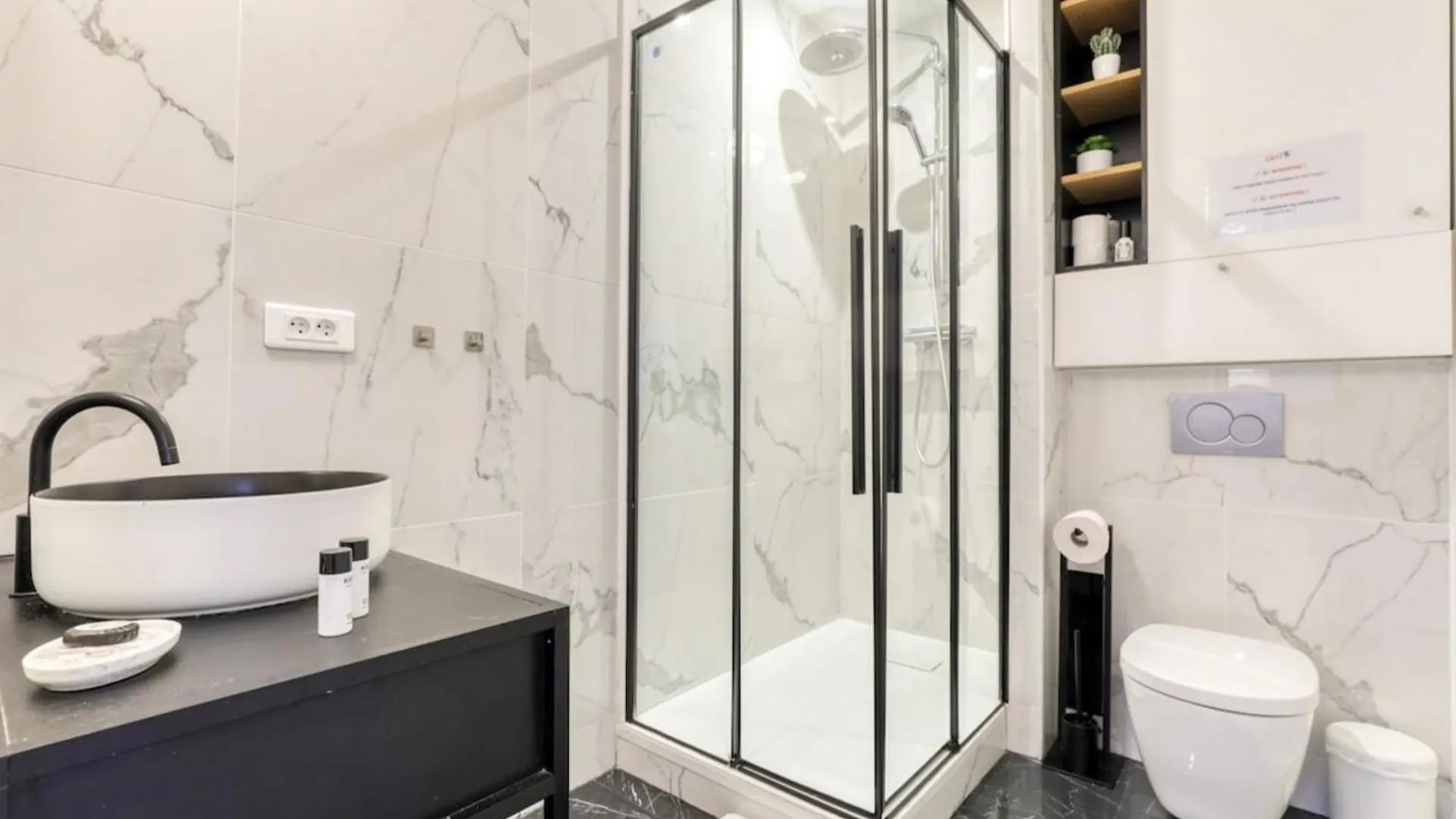 Pink Design 2Bdr Flat In The Heart Of Bastille Paris